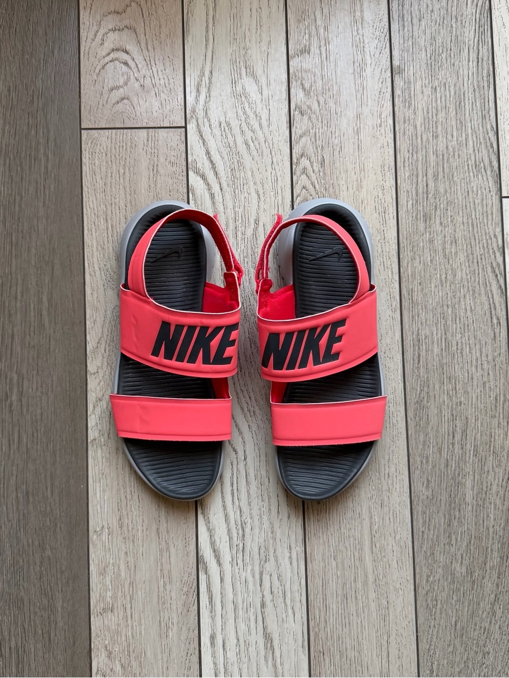 Nike Womens Coral Strappy Logo Sandals size 10